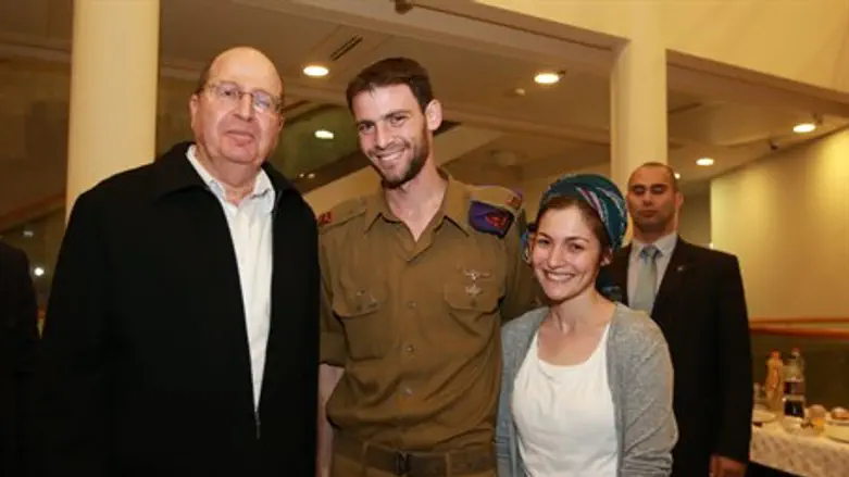 Ya'alon with First Lt. Eitan and his wife