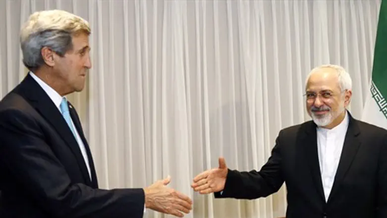 Kerry and Zarif before a meeting in Geneva