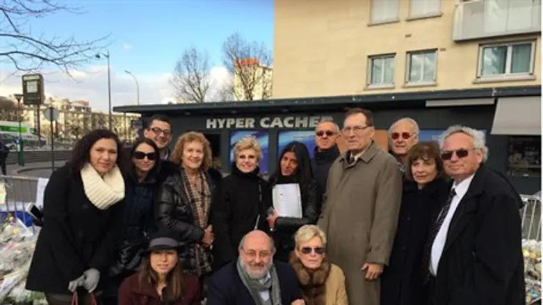 Members of the delegation at the Hyper Cacher market (Photo