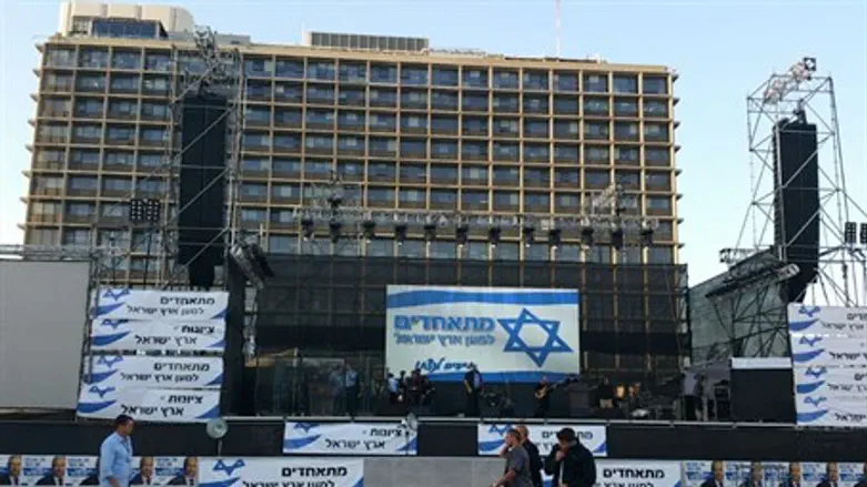 Kikar Rabin readies for Sunday night's rally