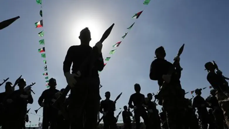 Hamas recruits graduate from Gaza training camp