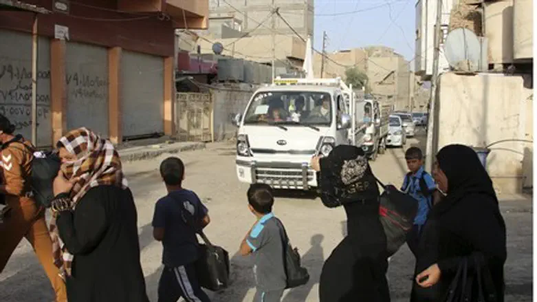 Sunnis flee the violence in the city of Ramadi, Iraq