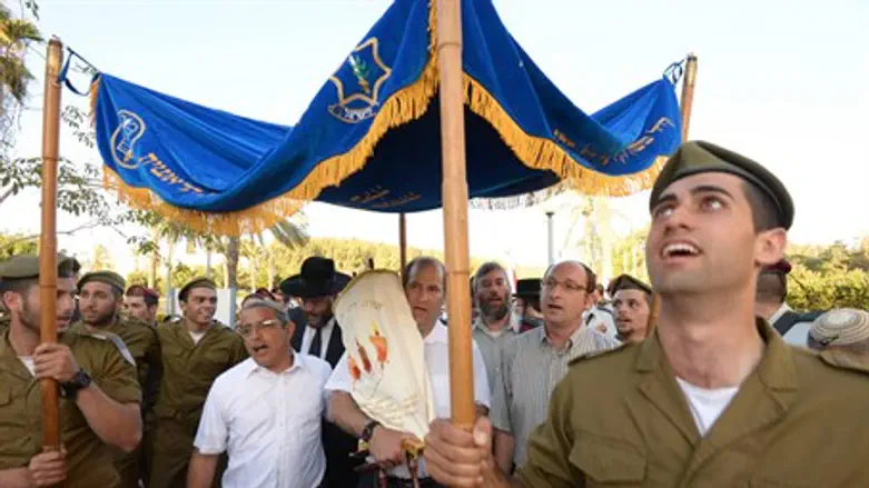 Torah scroll donated to IDF base