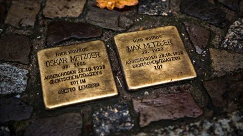 Stolpersteine project to memorialize Holocaust victims (file)