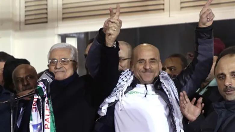Mahmoud Abbas with Ibrahim Khalil Salah and other freed terrorists