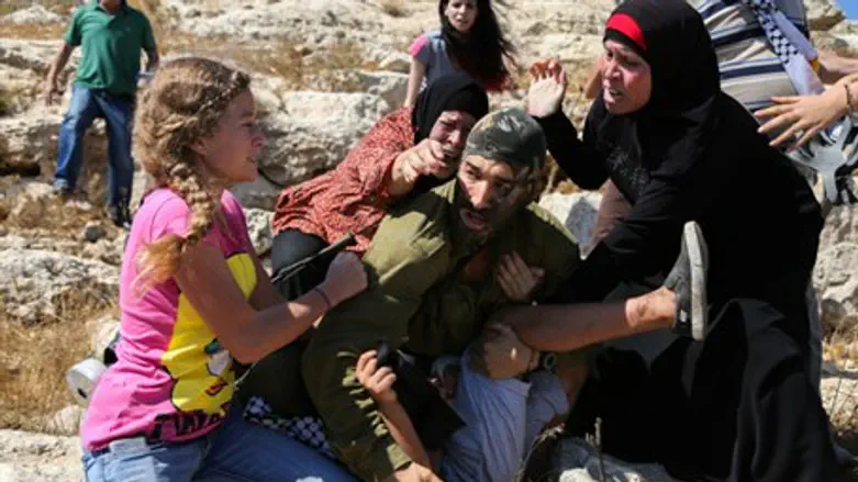 Soldier beaten by Palestinian women