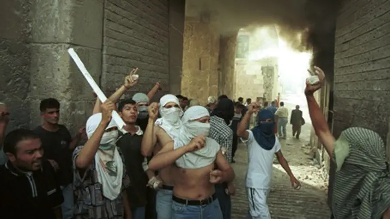 Arabs riot in the Old City (archive)