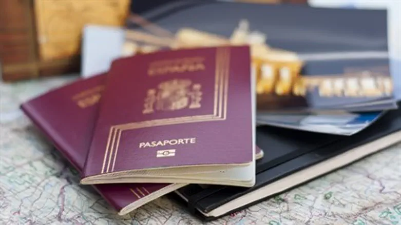Spanish passport (illustrative)