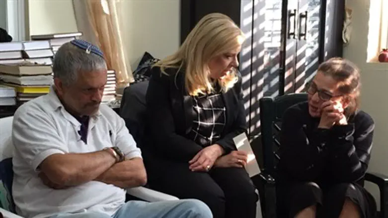 Sarah Netanyahu comforts Klingel Family in Elazar