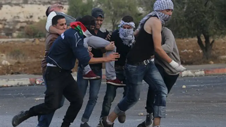Arab Rioter injured in clashes with IDF near Bet El (file)