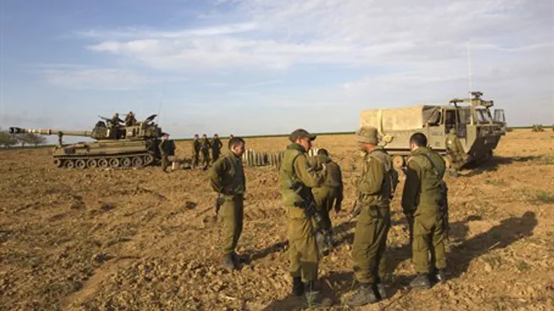 IDF soldiers near Gaza fence (file)
