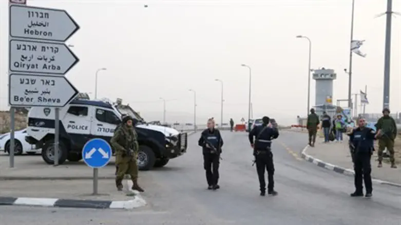 IDF, Border Police at Halhoul