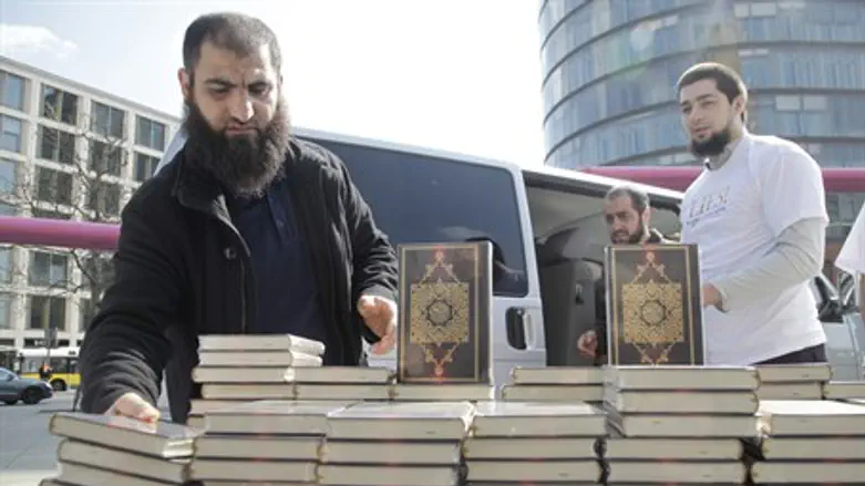 Salafists proselytize in Berlin, Germany