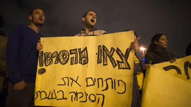 Secular activists oppose efforts to close Jerusalem cinema on Shabbat (file)