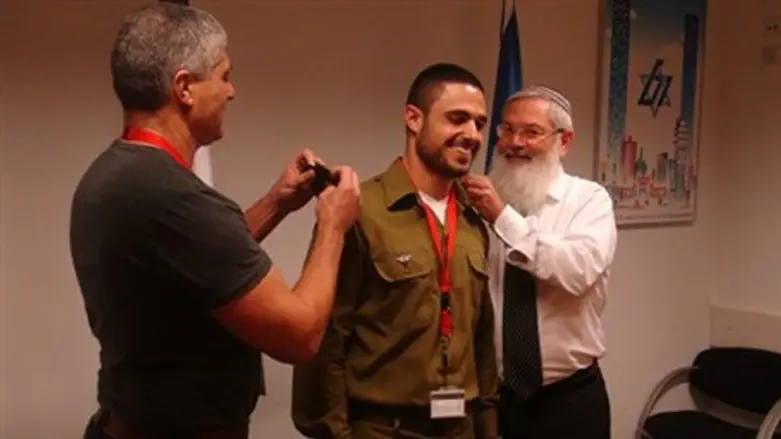 Lt. Aviv receives ranks