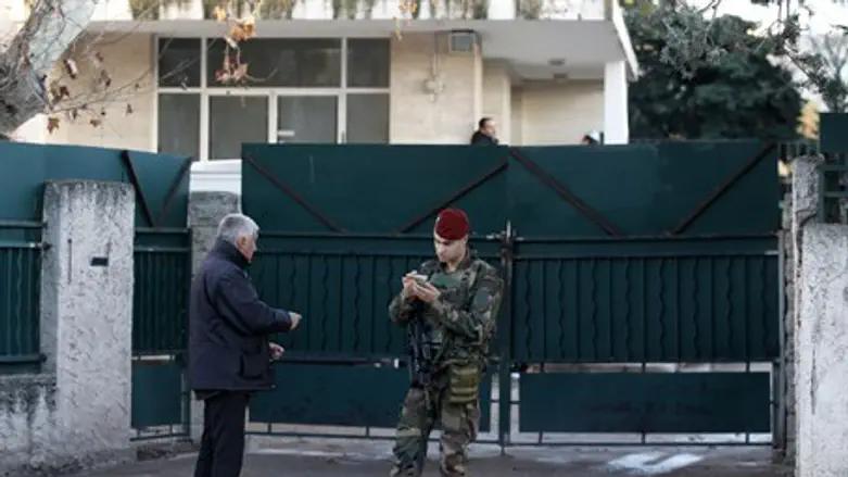 French soldier secures Jewish school after attack