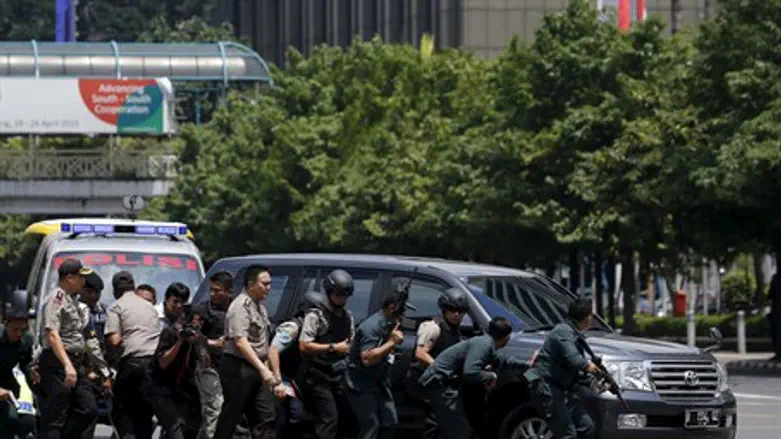 Jakarta Police take cover during attack on Thursday