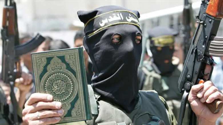Islamic Jihad terrorist holds Koran at Gaza rally (illustration)