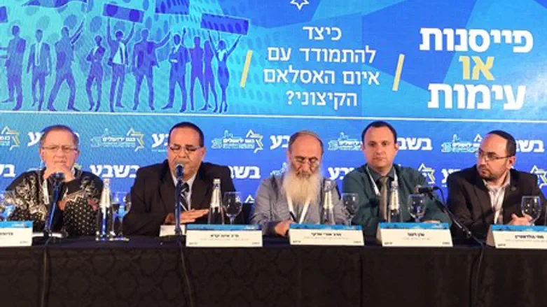 The panel, with Rabbi Sherki seated in the  middle