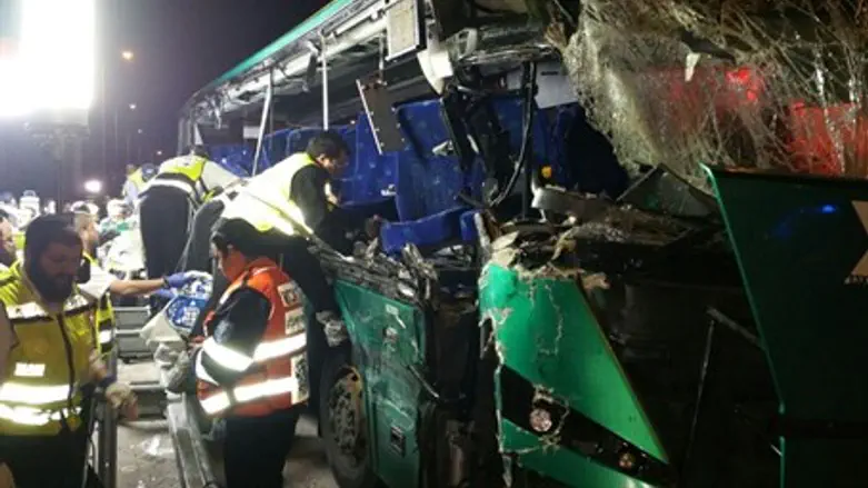 Lethal bus crash near Modi'in
