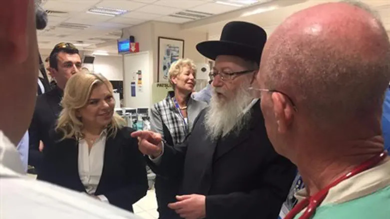 Minister Litzman, Sarah Netanyahu at hospital