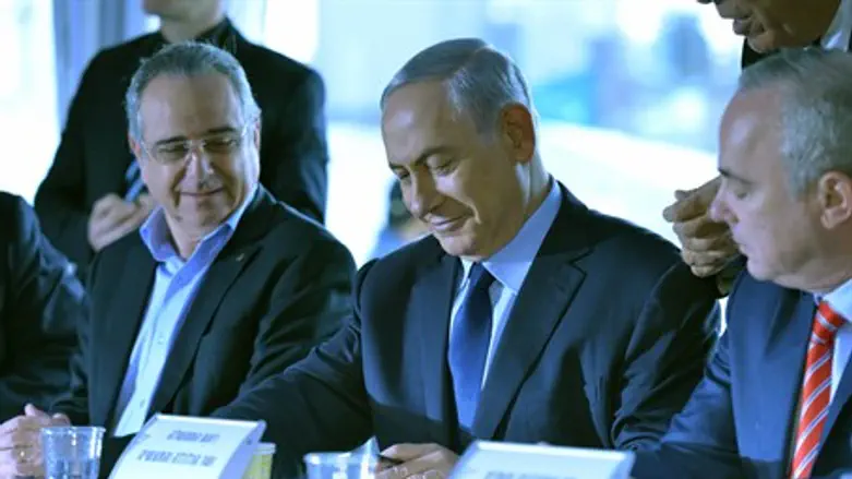 Netanyahu signing natural gas plan