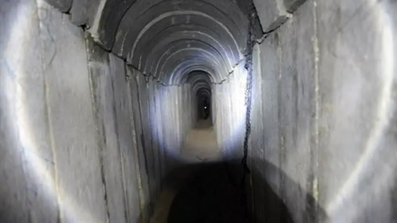 Terror tunnel (file)