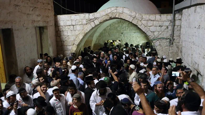 Jews visit Joseph's Tomb