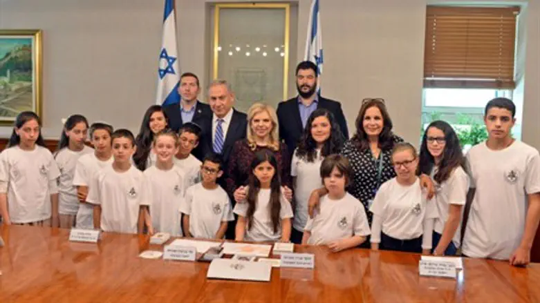 Binyamin and Sarah Netanyahu with the orphans