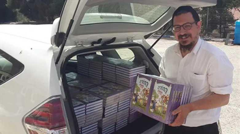 Chabad shlichim distribute the My Torah series