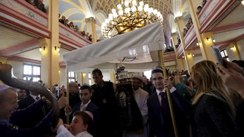 Turkish Jews at rededication of Edirne synagogue