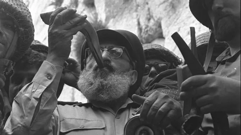 Rabbi Shlomo Goren at Kotel, Six Day War, 1967