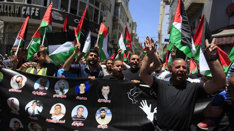Ramallah protest for hunger-striking terrorists