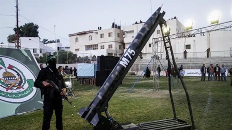 Hamas terrorist with domestically made M75 rocket