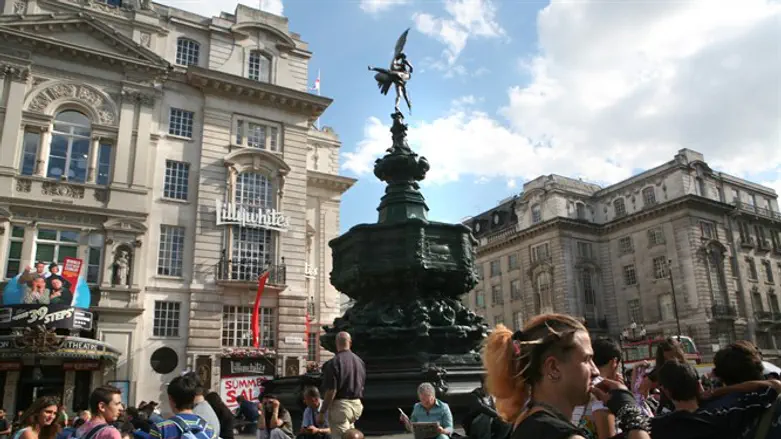 Piccadilly Circus in London, England