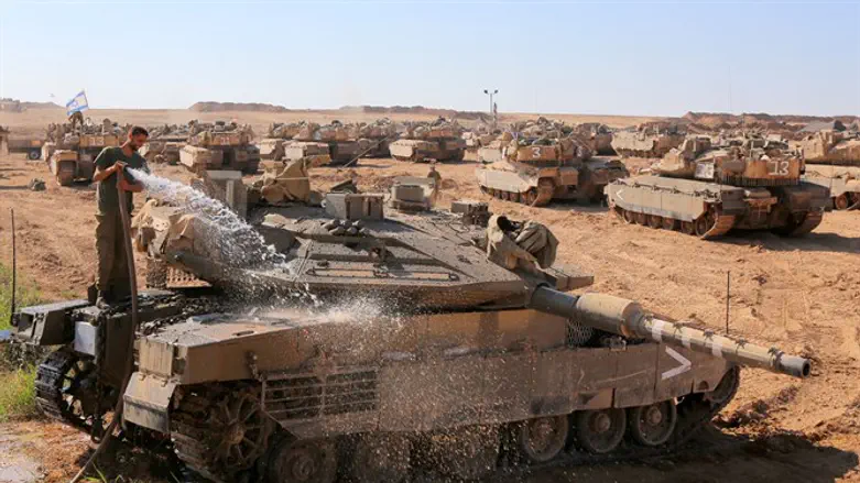Tanks near Gaza in Protective Edge