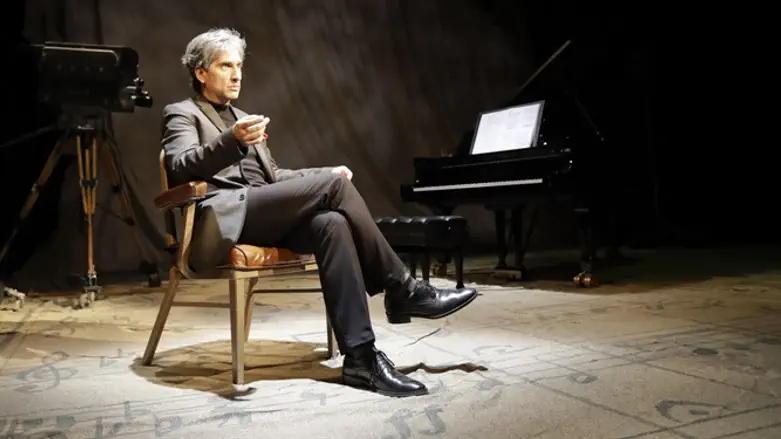 Hershey Felder as Leonard Bernstein in "Maestro"