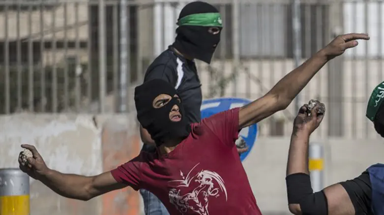 Arab rock-throwers in Jerusalem