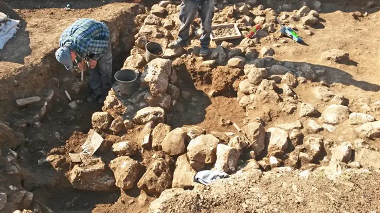 Excavations of Chalcolithic town in northern Jerusalem