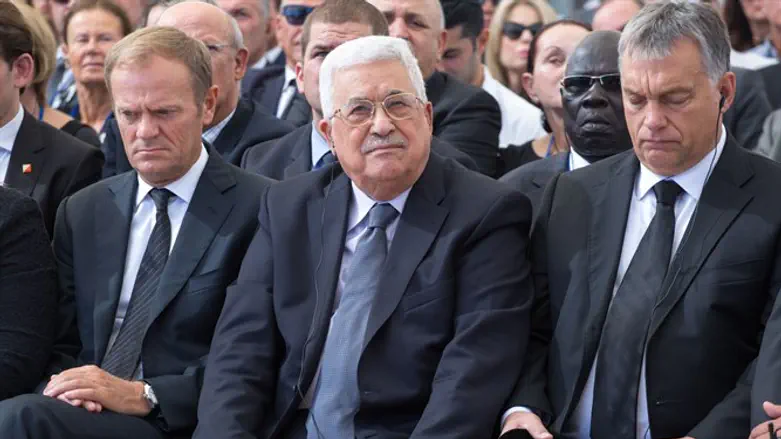 Mahmoud Abbas at Peres's funeral