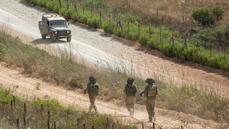 IDF troops patrol northern border