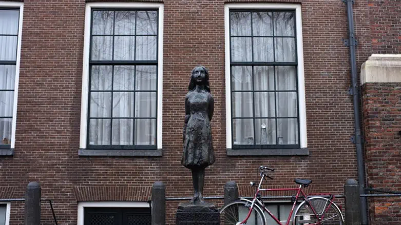 Stiffnecked Netherlands apologized for Holocaust failures- at last
