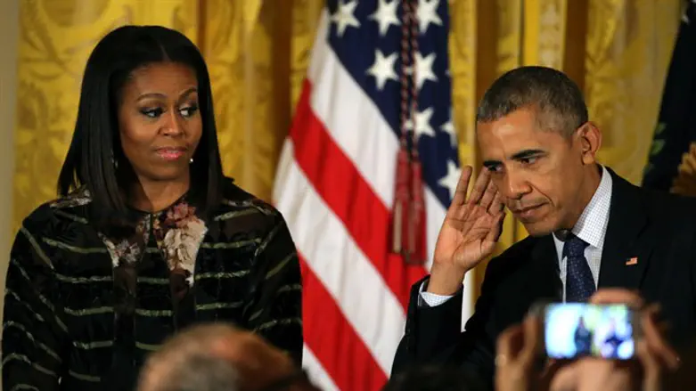 Barack and Michelle Obama host their final Hanukkah reception