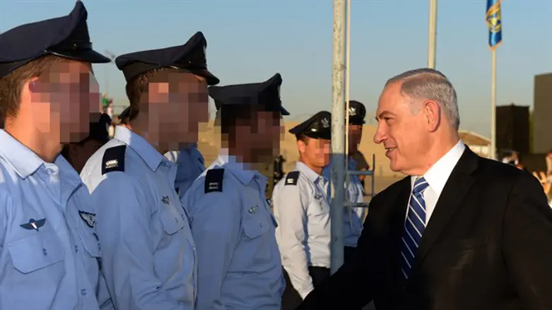 PM Netanyahu with new pilots