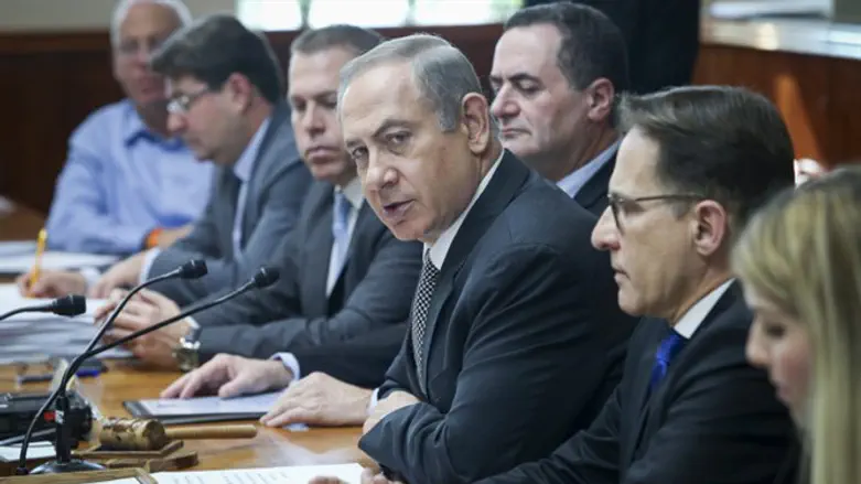 Prime Minister Binyamin Netanyahu at cabinet meeting, January 15 2017