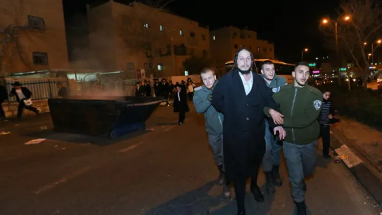 Haredi man arrested during demonstration in Beit Shemesh 