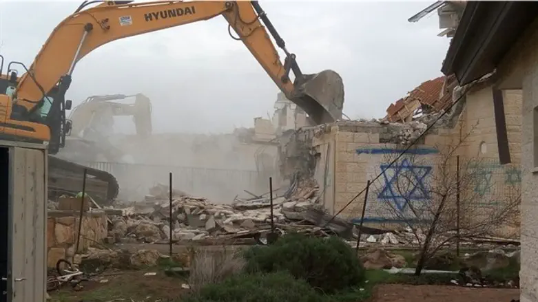 destruction of Jewish home in Ofar