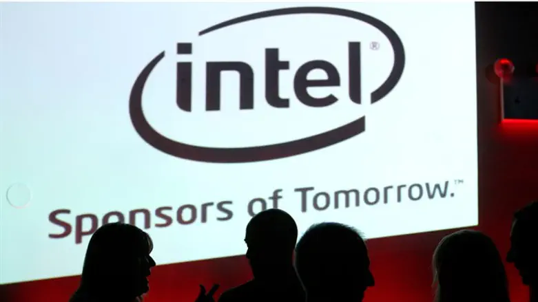 Israelis stand in front of Intel logo (file)