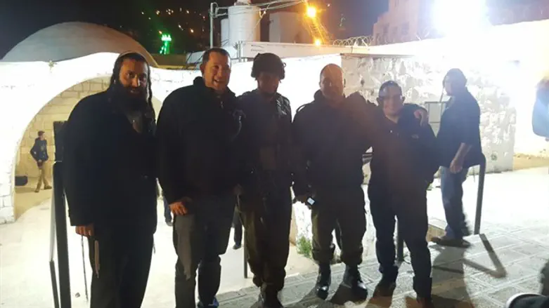 Samaria Council chief joins group visiting Joseph's Tomb