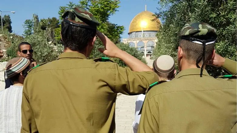 Soldiers on Temple Mount
